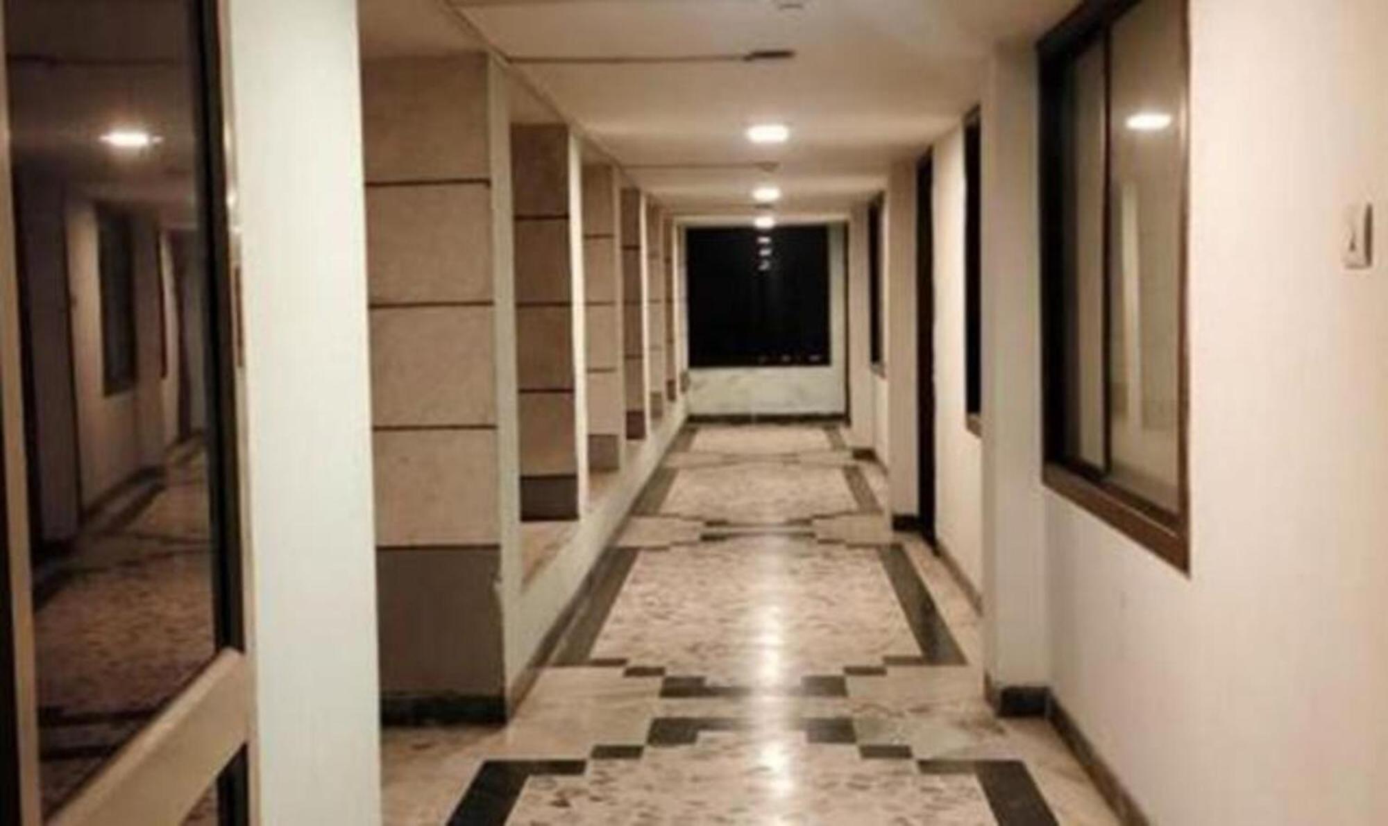 Hotel Sun N Step Club Amhedabad Dış mekan fotoğraf