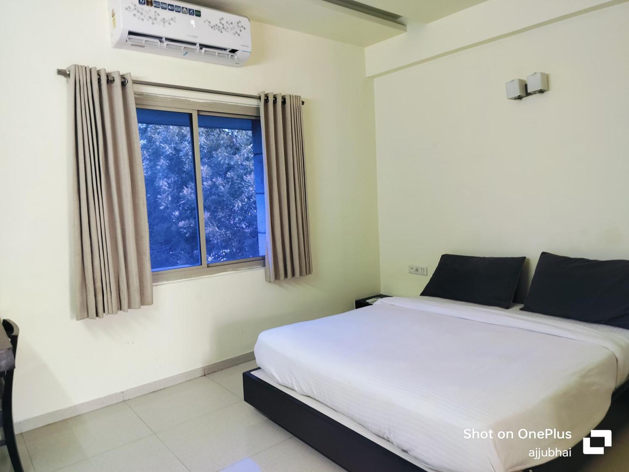 Hotel Sun N Step Club Amhedabad Dış mekan fotoğraf